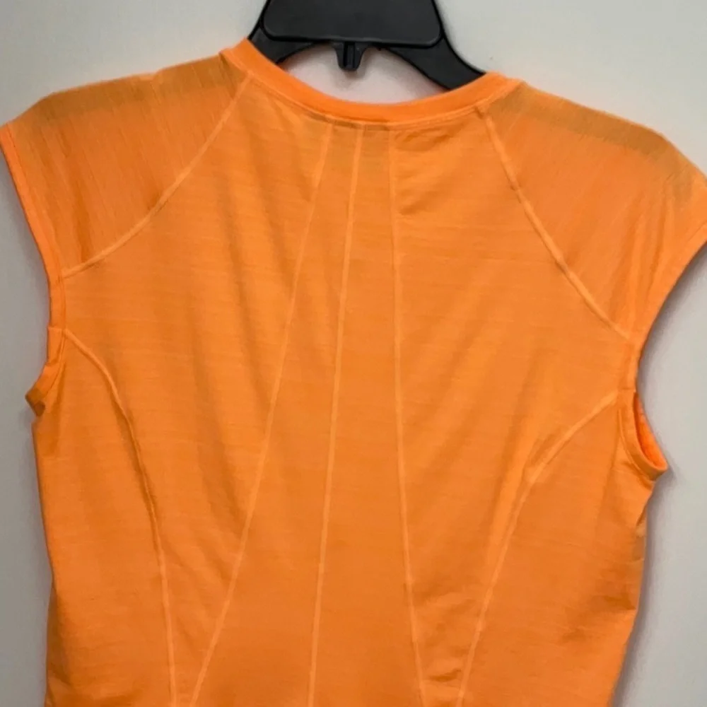 Athleta women's activewear top 1/4 zip, cap sleeve, Sz M, EUC